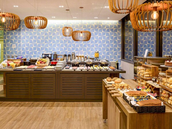 Frukost, lunch och middag serveras