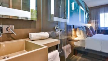 Executive Apartment, 1 Queen Bed | Down comforters, minibar, in-room safe, individually decorated