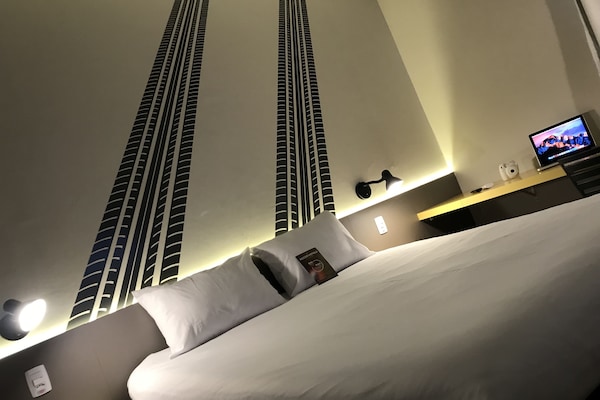Quarto duplo standard, 2 camas de solteiro | Cofres nos quartos, escrivaninha, quartos à prova de som