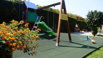 Außen-Kinderspielplatz