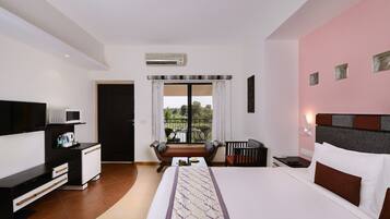 Premiere Room | 1 bedroom, in-room safe, desk, blackout curtains