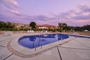 Outdoor pool - Sterling Kanha (Bichhiya)