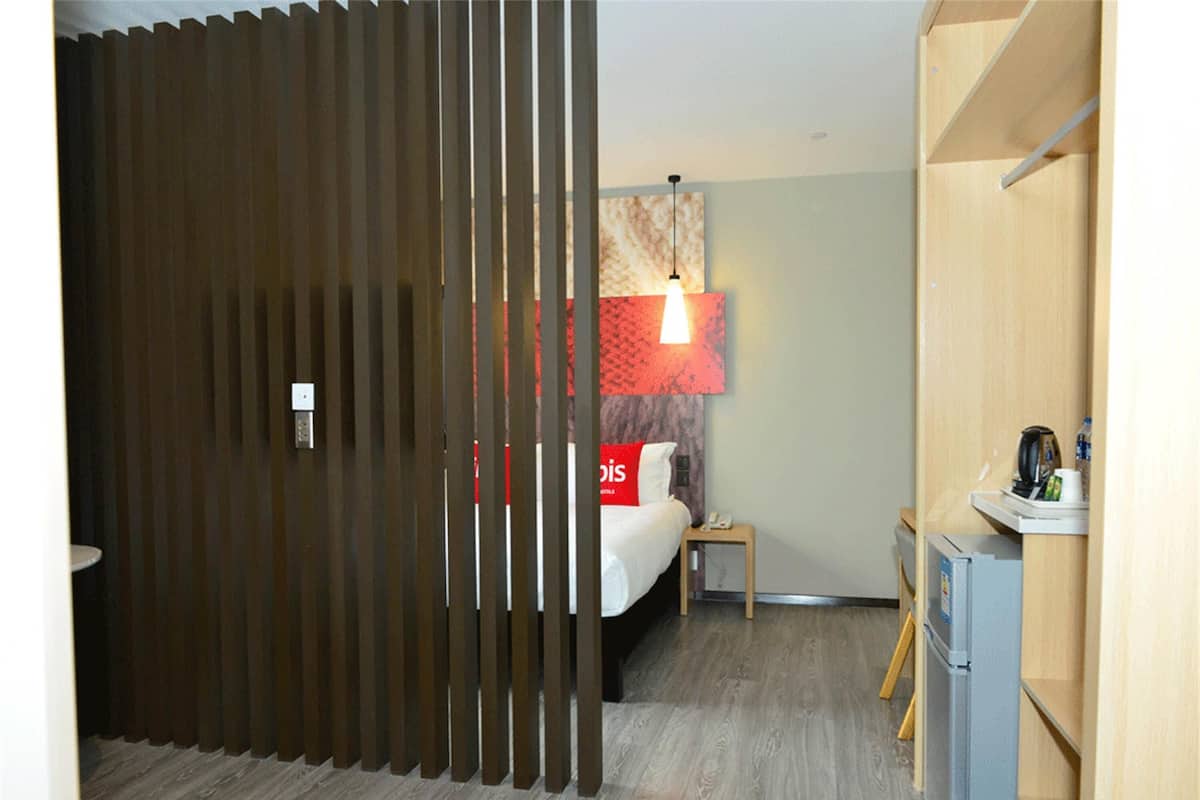Habitación doble superior | Decoración personalizada, muebles diferentes y wifi gratis