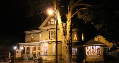 Riverview Mansion Hotel