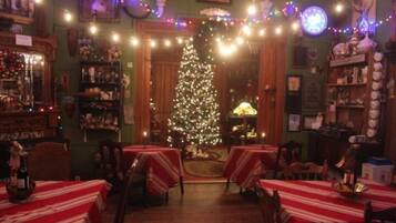 Lunch and dinner served