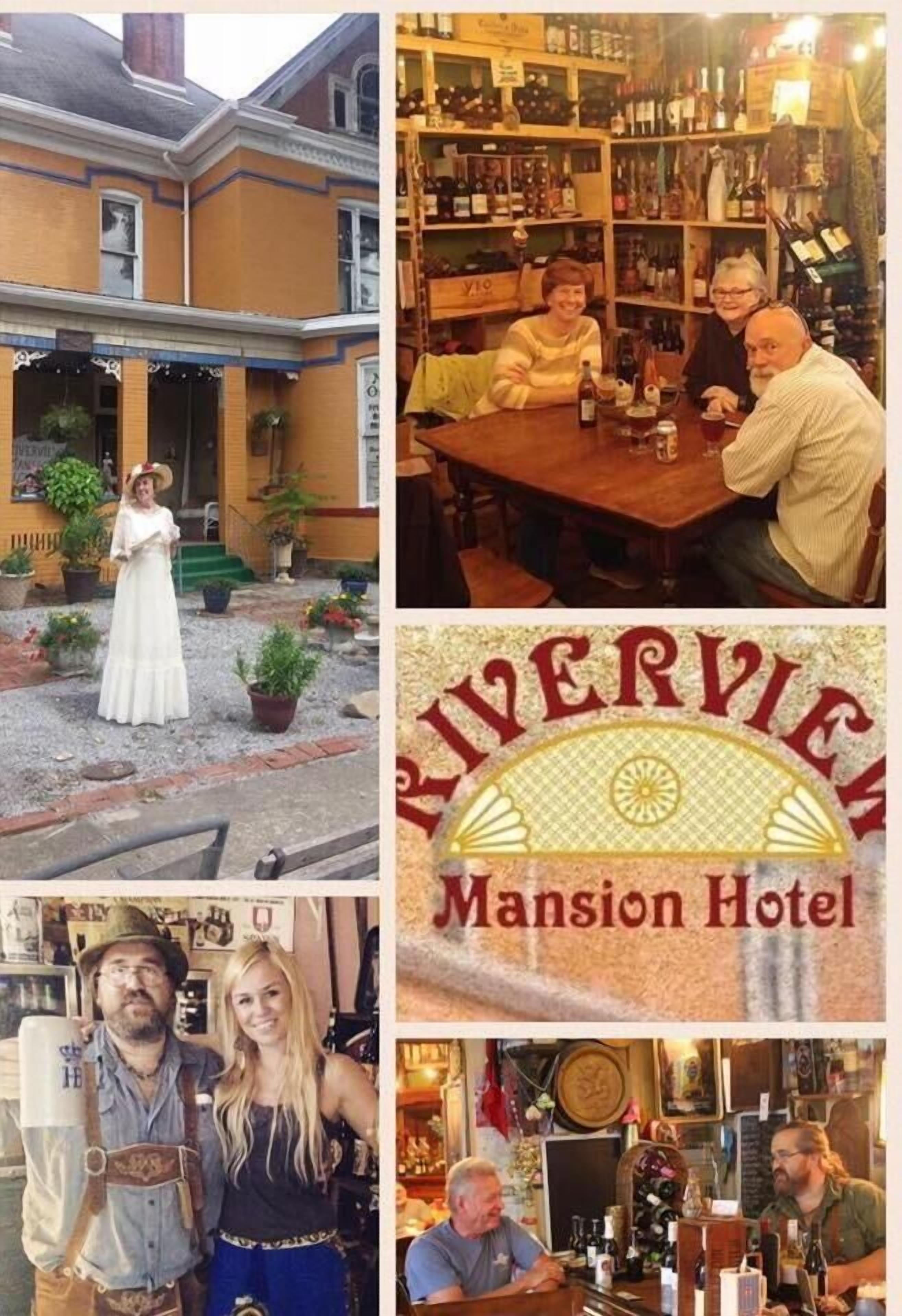 Ein Gebäude mit Ziegelaußenwand, einer Veranda mit Topfpflanzen und einem Schild mit der Aufschrift 'Riverview Mansion Hotel'.