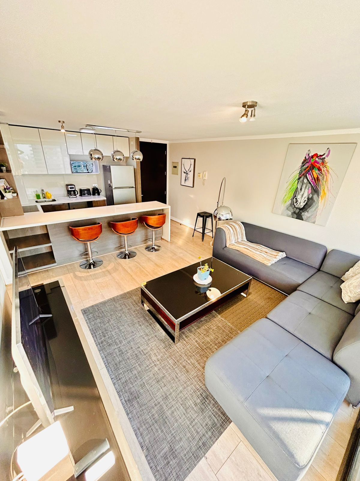 标准公寓, 2 间卧室 | 起居区 | 40-英寸纯平电视（配备有线频道）、电视、桌上足球