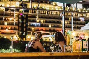 Breakfast, lunch and dinner served - Bario Hotel (Willemstad)