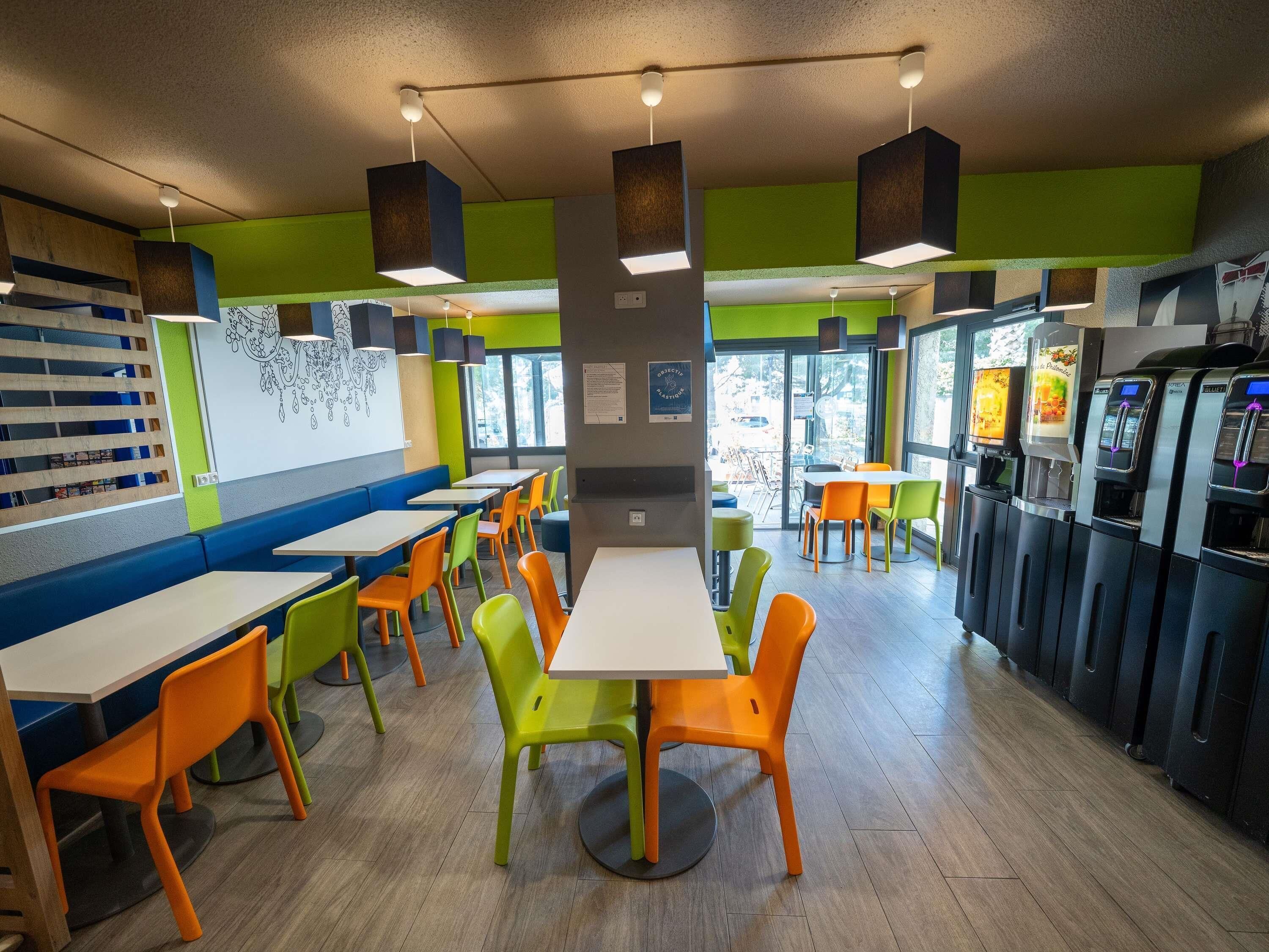 Dagelijks ontbijtbuffet (EUR 9.50 per persoon)