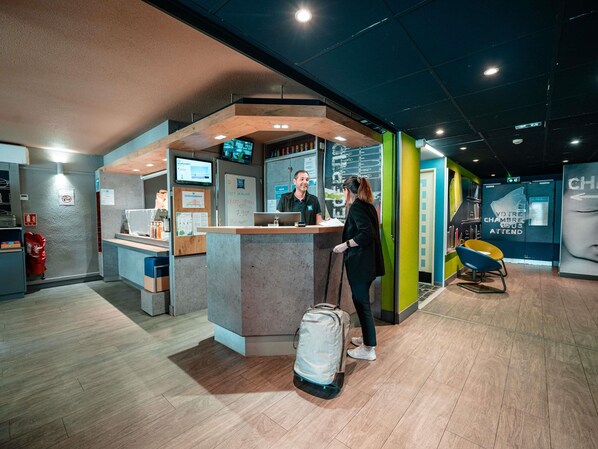 Reception - ibis budget Narbonne Est (Narbonne)