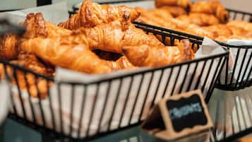 Desayuno buffet diario (EUR 6.80 por persona)