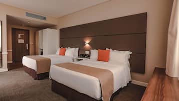 Phòng 2 giường đơn phong cách cổ điển | Minibar, két bảo mật tại phòng, bàn, phòng cách âm