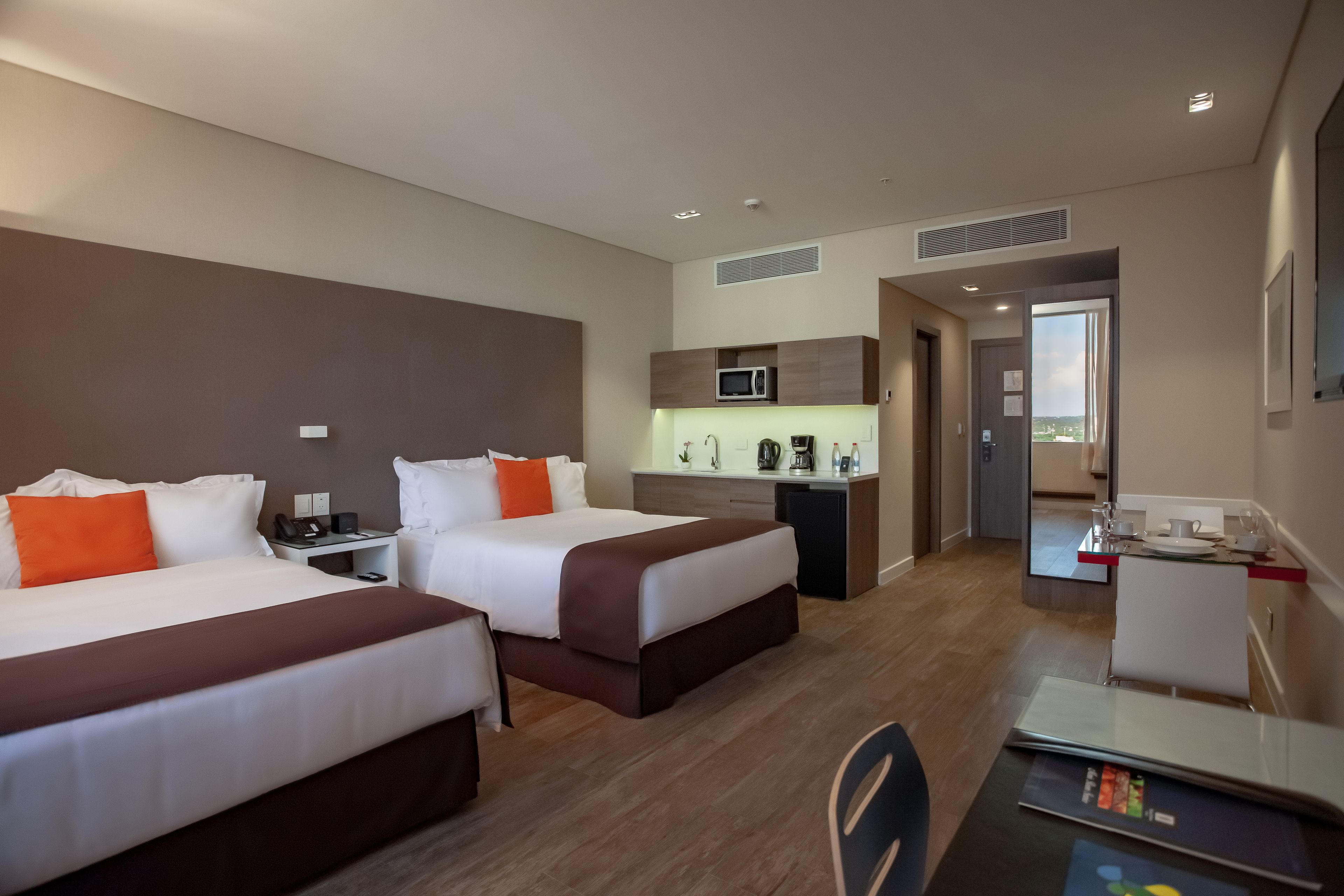 superior twin room, city view | minibar, in-room safe, desk, soundproofing