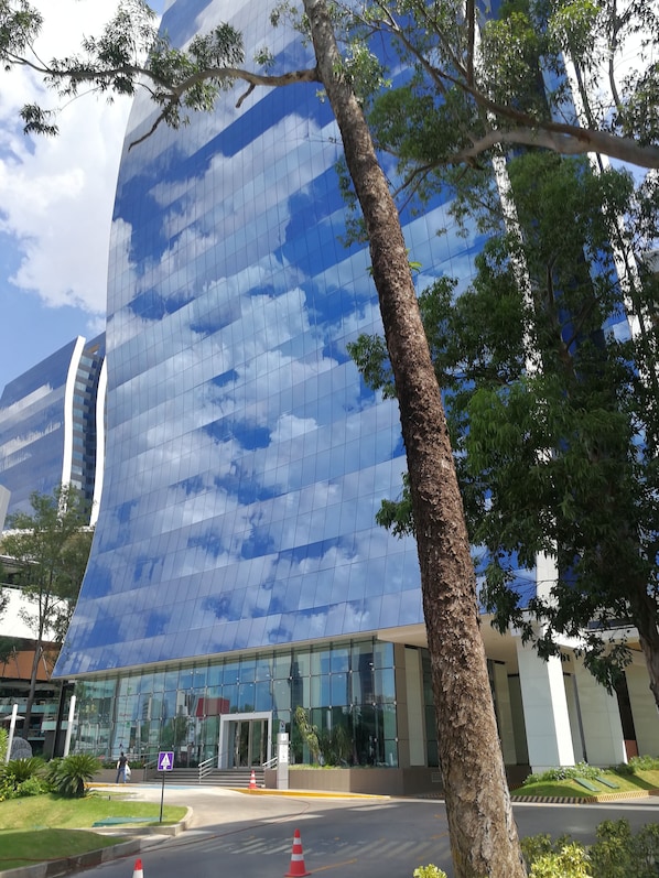 Property entrance - Paseo La Galería Hotel & Suites (Asunción)