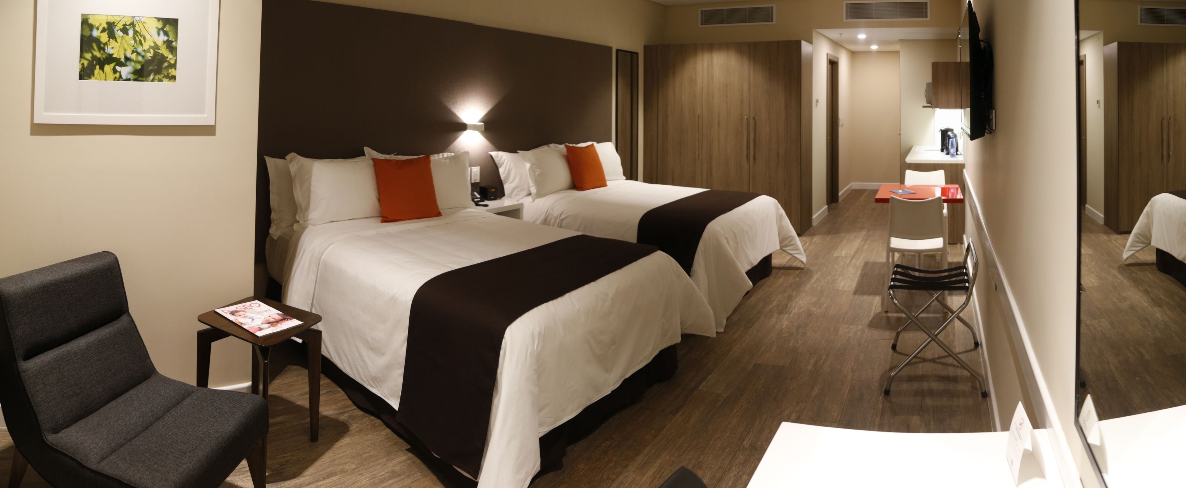 superior twin room, city view | minibar, in-room safe, desk, soundproofing