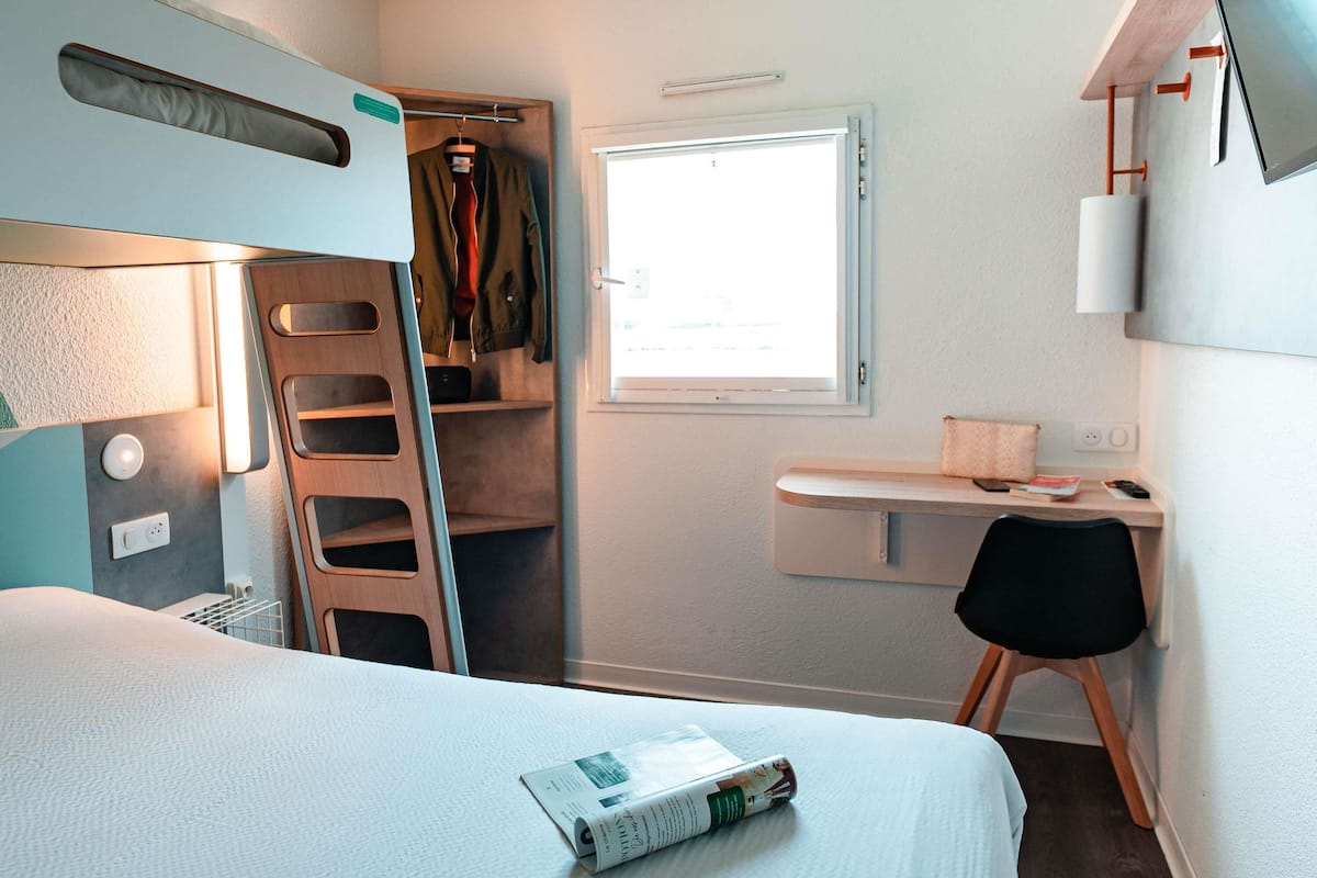 1 bedroom, desk, blackout curtains, free WiFi