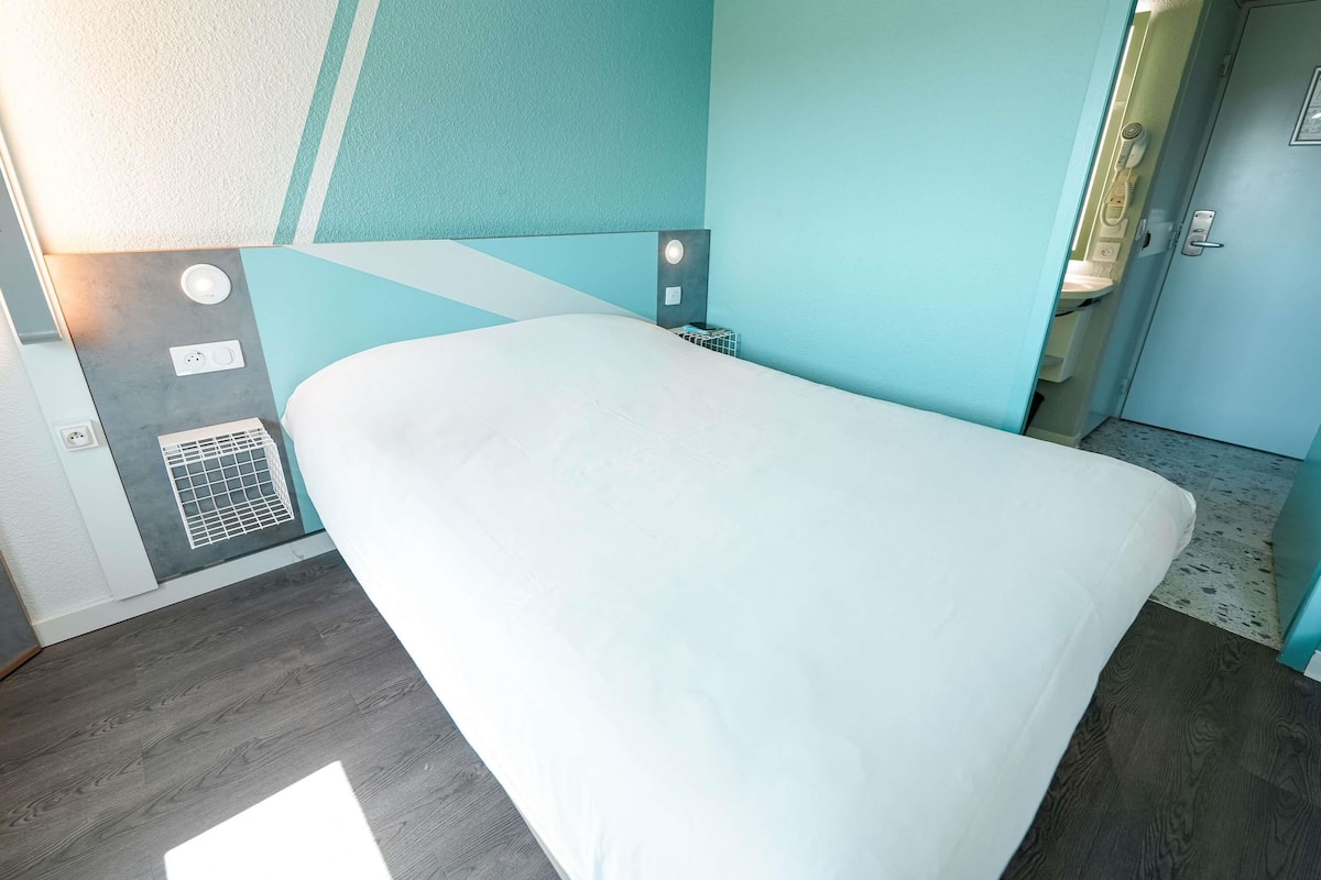 Double Room | Desk, blackout drapes, free WiFi, bed sheets