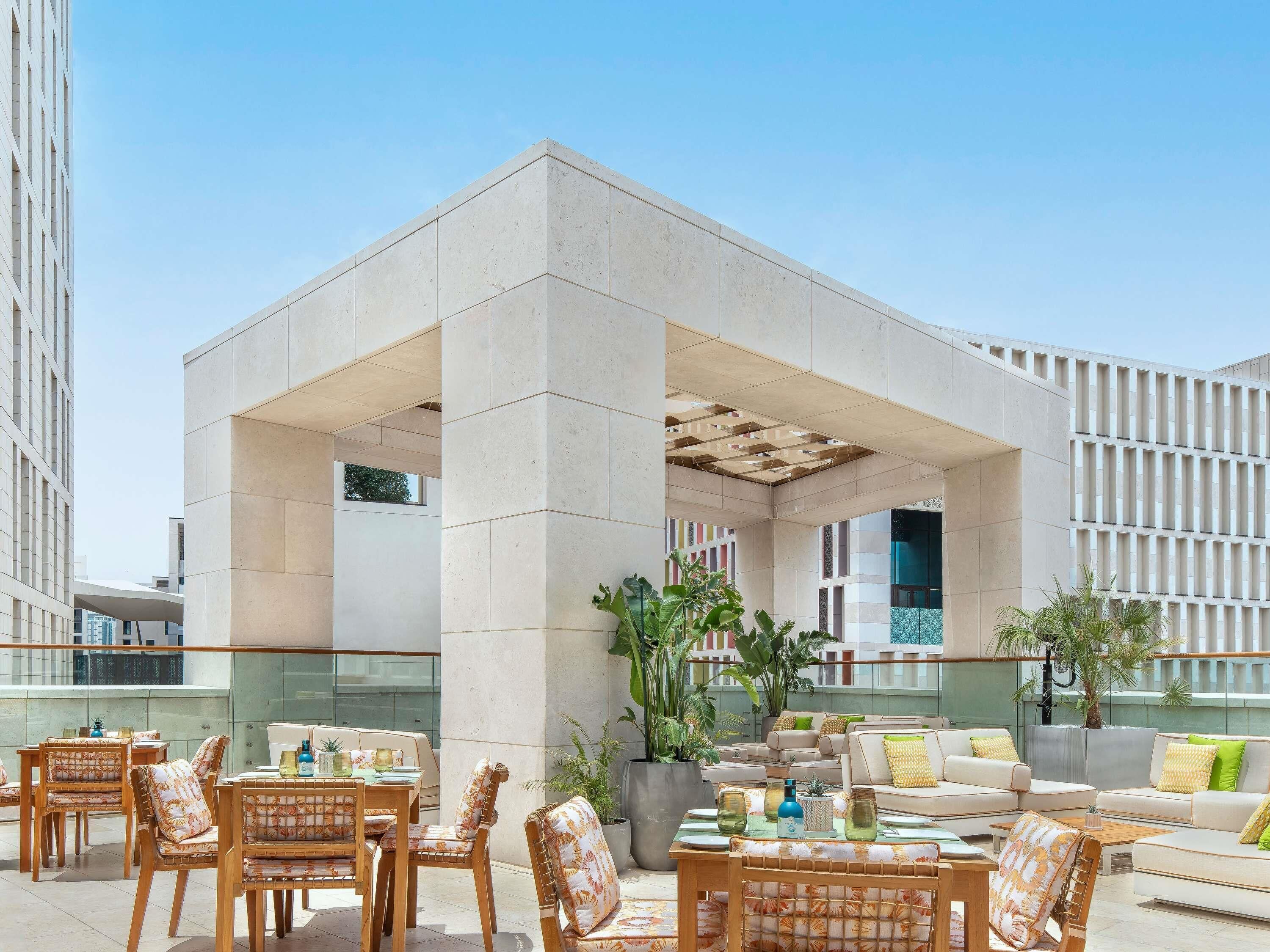 3 restaurantes; se sirven desayunos, almuerzos, cenas y brunches