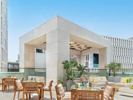 3 间餐厅，供应早餐、午餐、晚餐和早午餐
