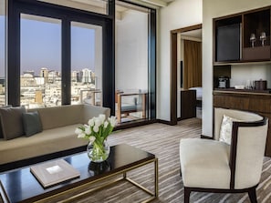 Suíte, 1 quarto, terraço (SOUQ Waqif View) | 1 quarto, roupas de cama premium, frigobar, cofres nos quartos