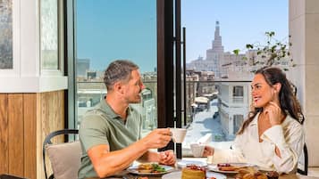 3 restaurantes; se sirve desayuno, almuerzo, cena y brunch