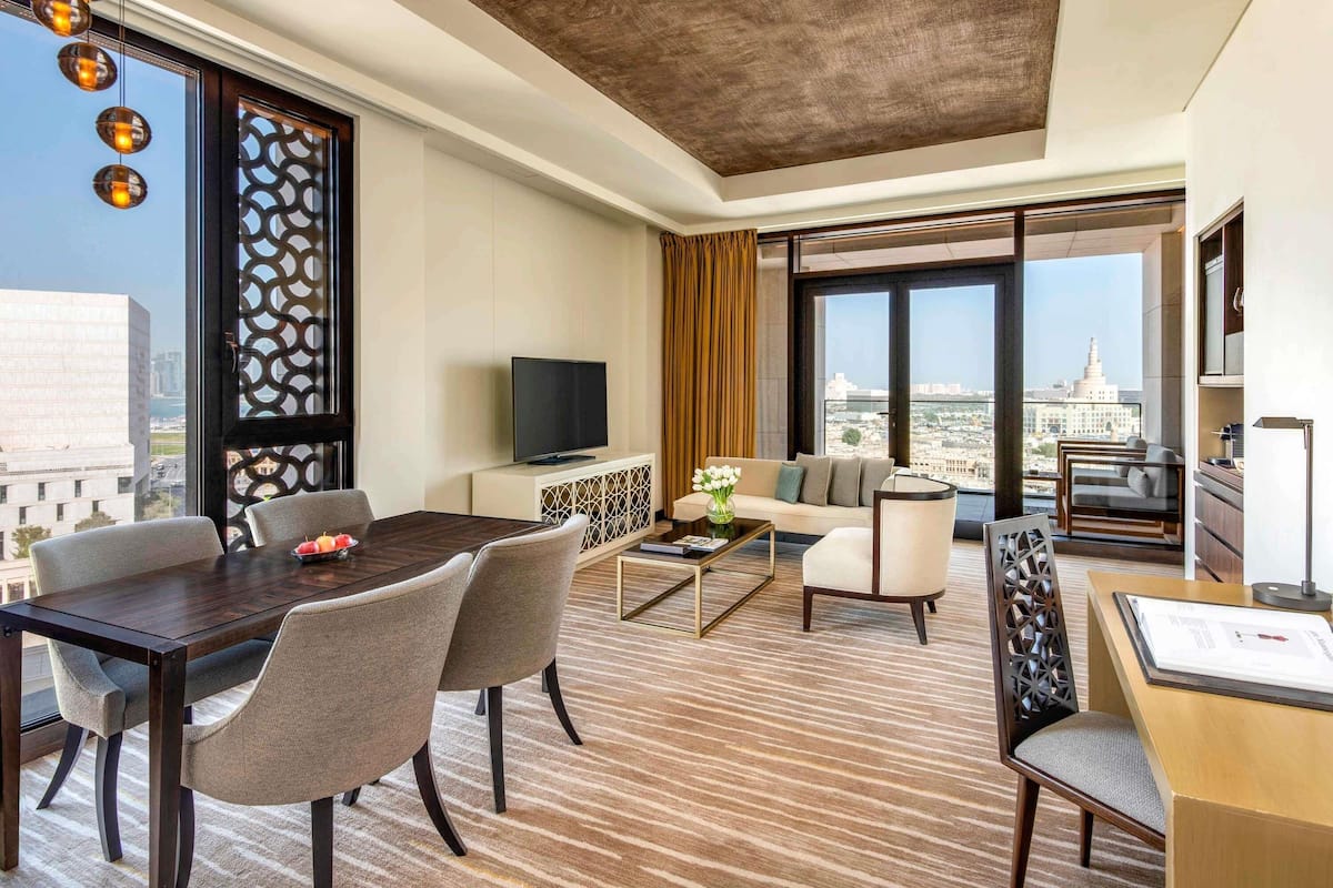 Suite, 1 Schlafzimmer, Terrasse (SOUQ Waqif View) | Hochwertige Bettwaren, Minibar, Zimmersafe, individuell dekoriert