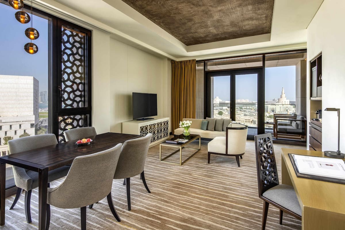 套房, 1 間臥室, 露台 (SOUQ Waqif View) | 高級寢具、迷你吧、客房內保險箱、獨特裝潢