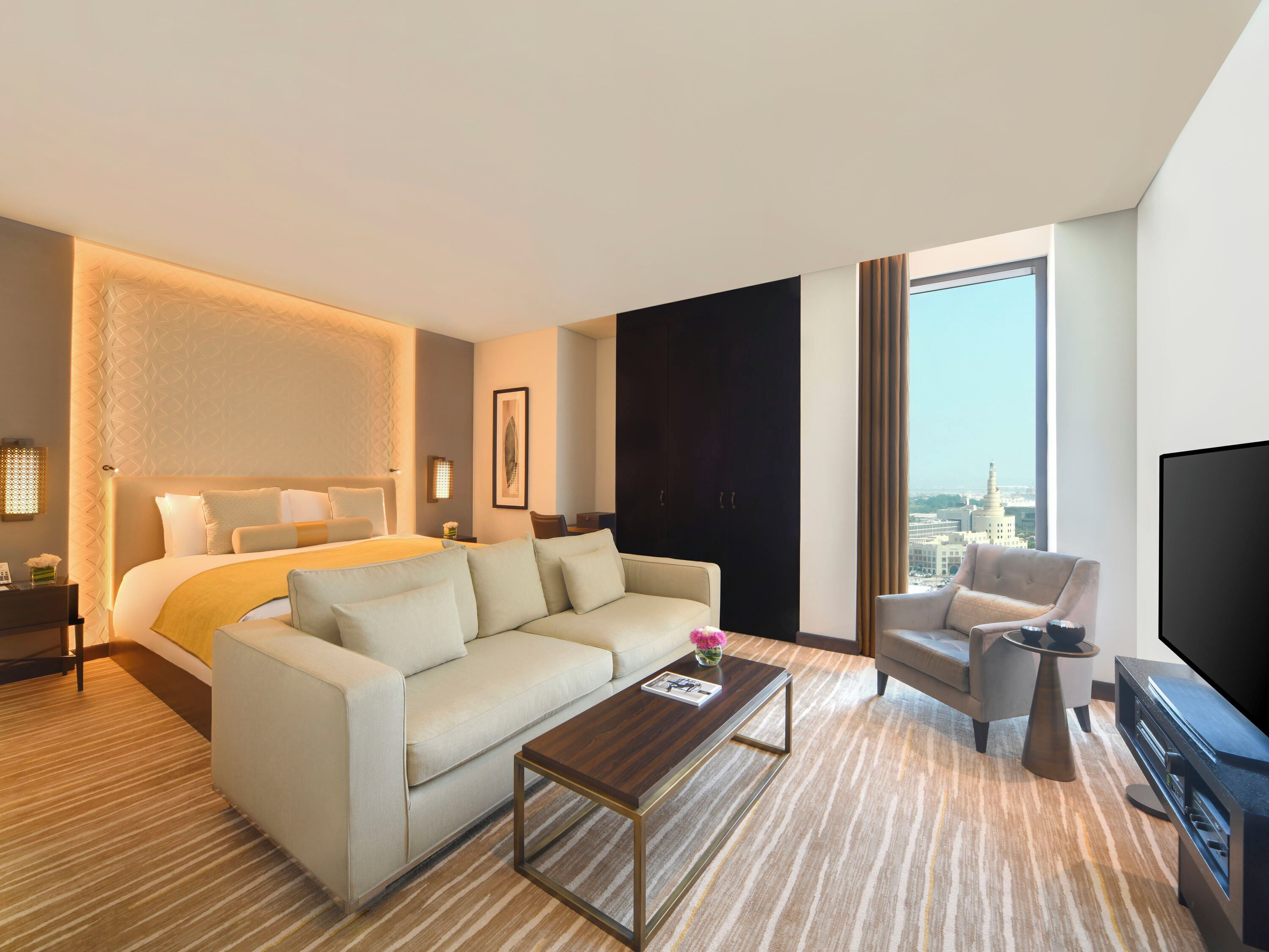 Suite, 2 slaapkamers, keuken | Luxe beddengoed, een minibar, een kluis op de kamer