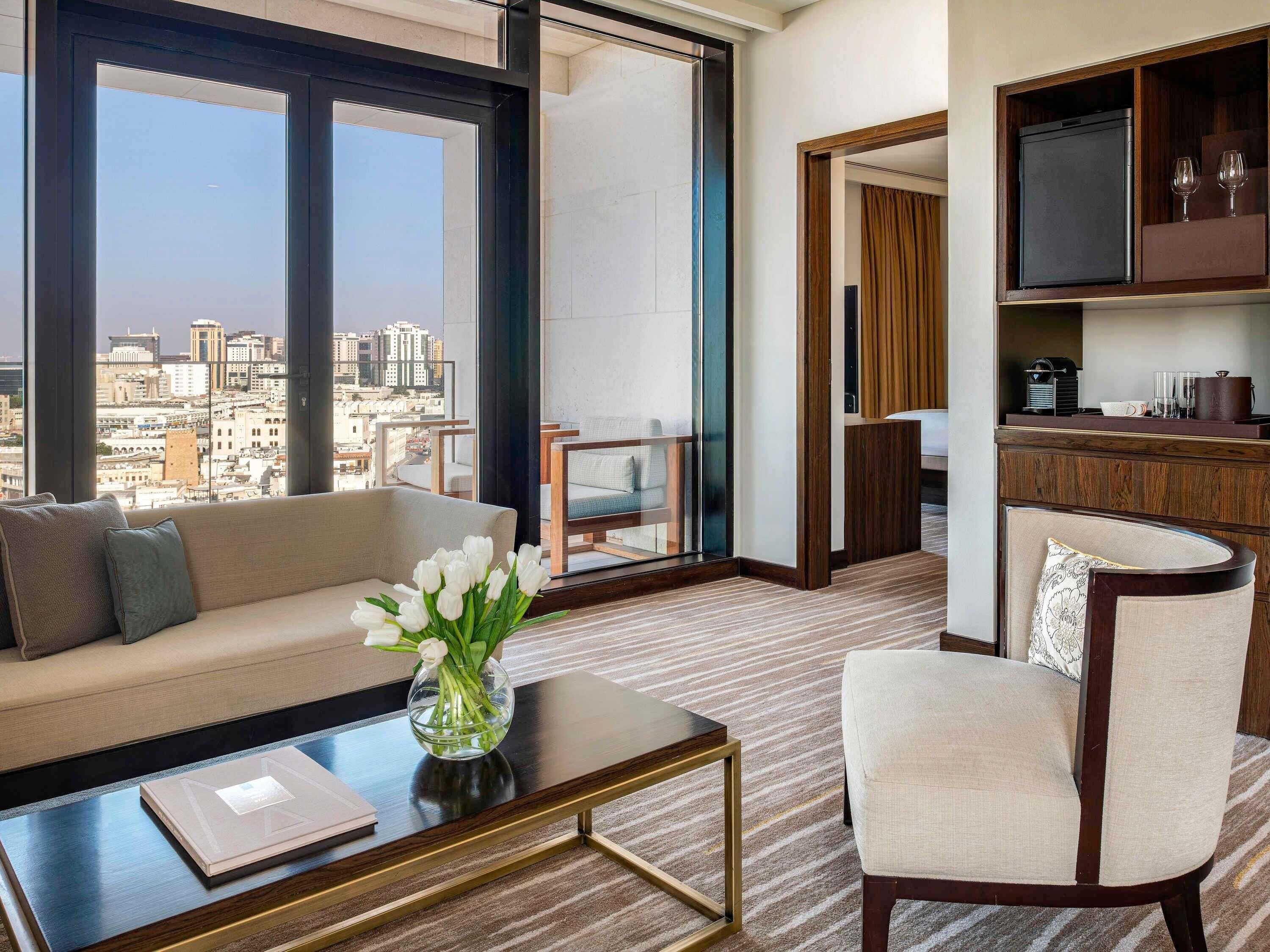 Ropa de cama de alta calidad y minibar 