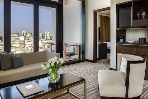 Suite, 1 slaapkamer, terras (SOUQ Waqif View) | Luxe beddengoed, een minibar, een kluis op de kamer