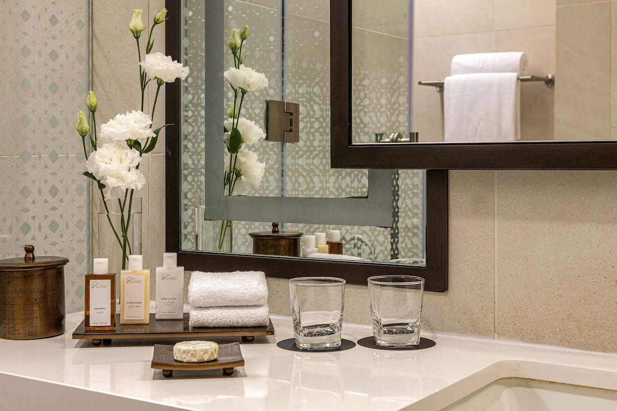 1 bedroom, premium bedding, minibar, in-room safe