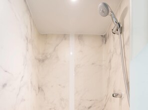 Desk, laptop workspace, soundproofing, free WiFi - ibis budget Calama (Calama)