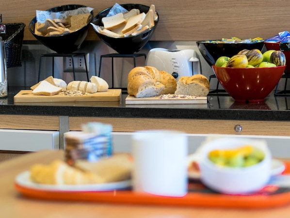 Café da manhã com buffet todos os dias mediante uma taxa