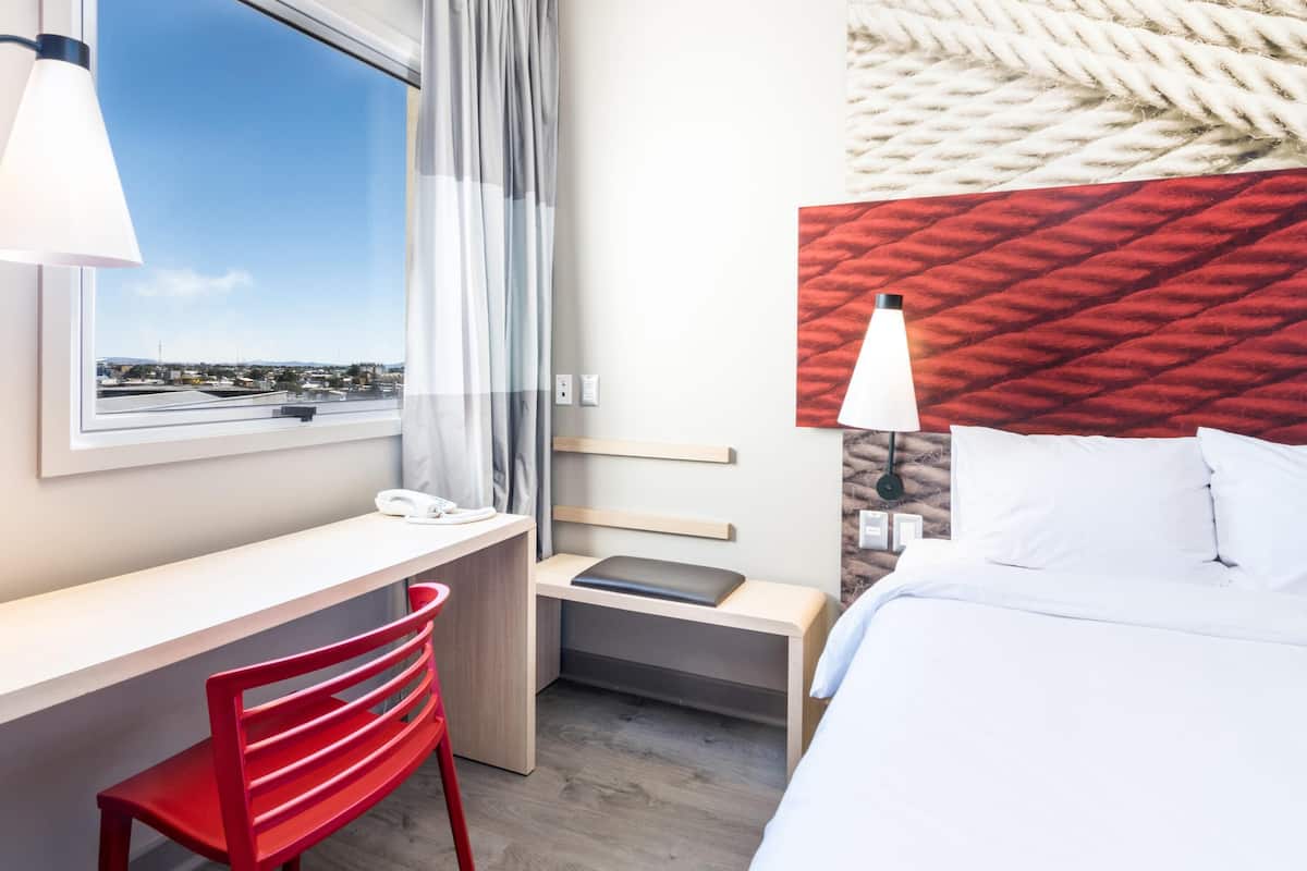 In-room safe, desk, soundproofing, free WiFi