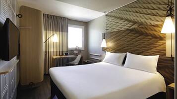 Comfort Room, 1 Double Bed | In-room safe, desk, soundproofing, free WiFi