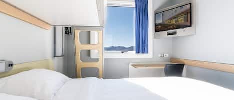 Standaard kamer, meerdere bedden | Een bureau, geluiddichte muren, gratis wifi, beddengoed