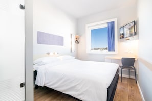 Desk, soundproofing, free WiFi, bed sheets - ibis budget Iquique (Iquique)