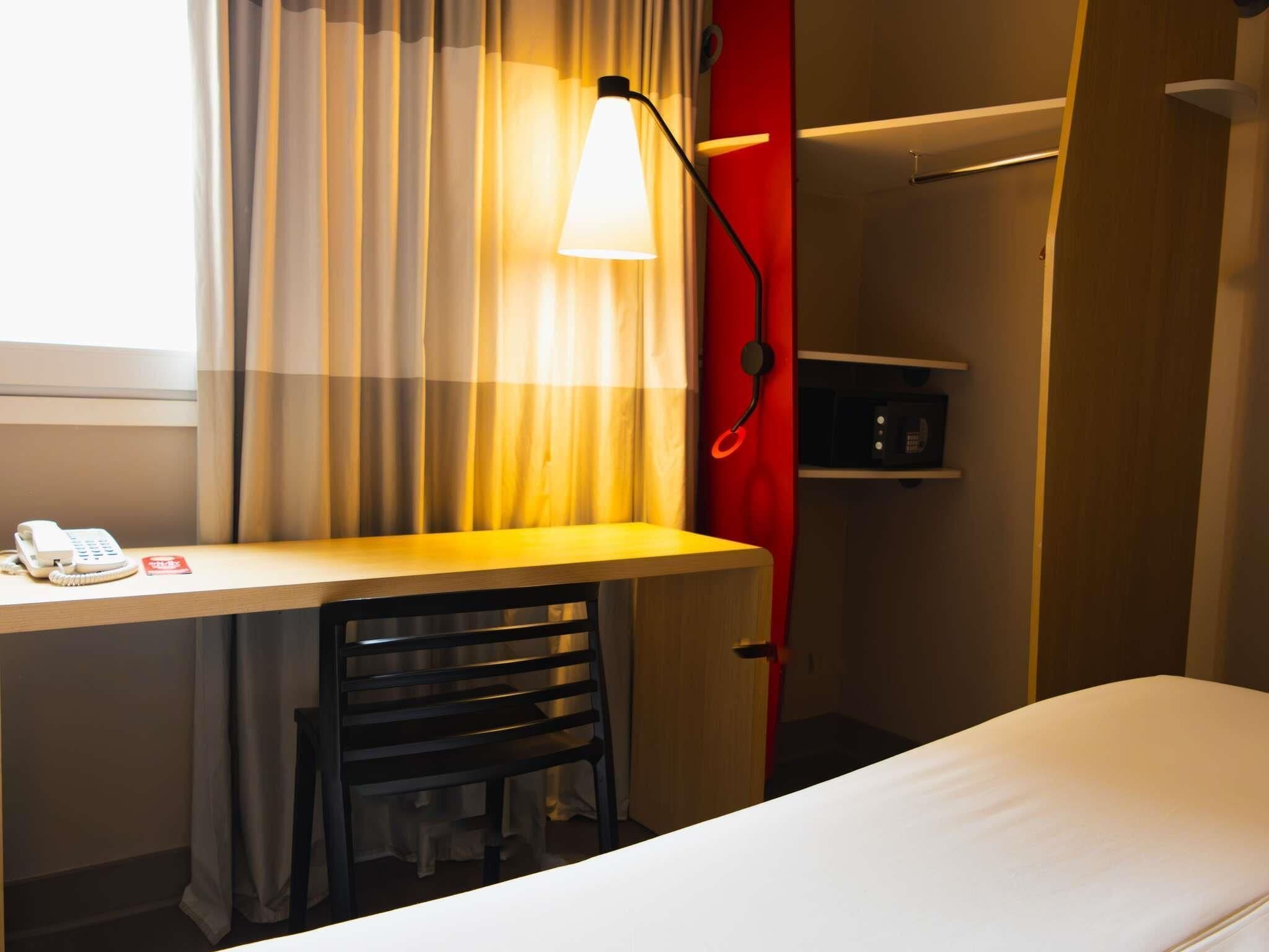 Standard Twin Room, 2 Twin Beds | In-room safe, desk, soundproofing, free WiFi