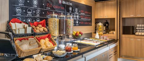 Colazione a buffet, servita tutte le mattine (7 USD a persona)