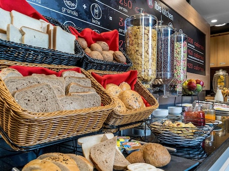 Daily buffet breakfast for a fee. ibis Iquique