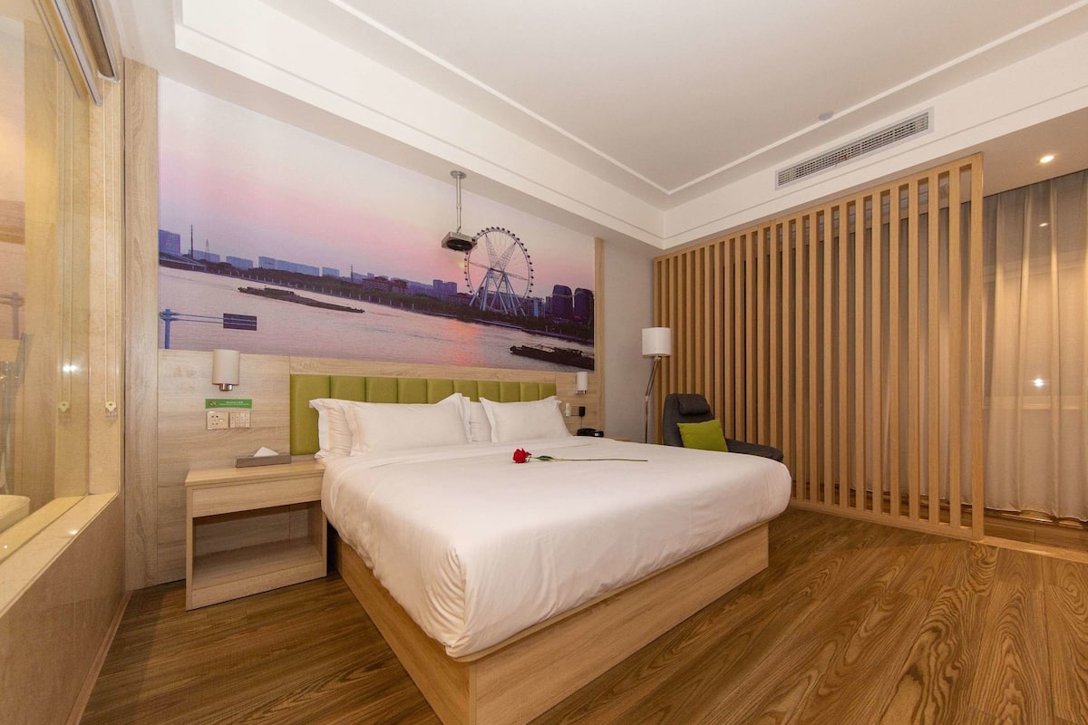 Egyptian cotton sheets, premium bedding, down duvets