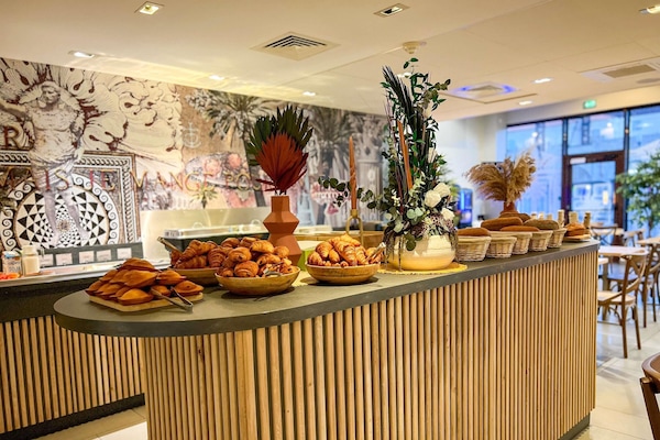 Daily buffet breakfast (EUR 9.9 per person)