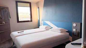 Chambre avec lits jumeaux, 2 lits une place | Bureau, rideaux occultants, chambres insonorisées