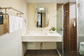 Shower, eco-friendly toiletries, hair dryer - ibis Dazhou Xuanhan (Dazhu)