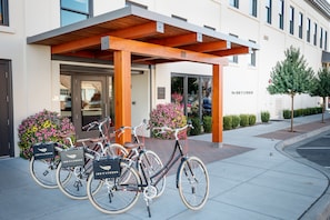 Bicycling - Inn At Lynden (Lynden)
