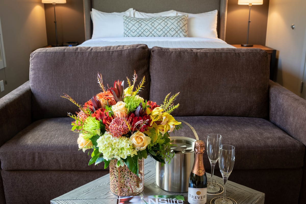 premier room, 1 king bed with sofa bed, refrigerator | 1 bedroom, premium bedding, free minibar, in-room safe