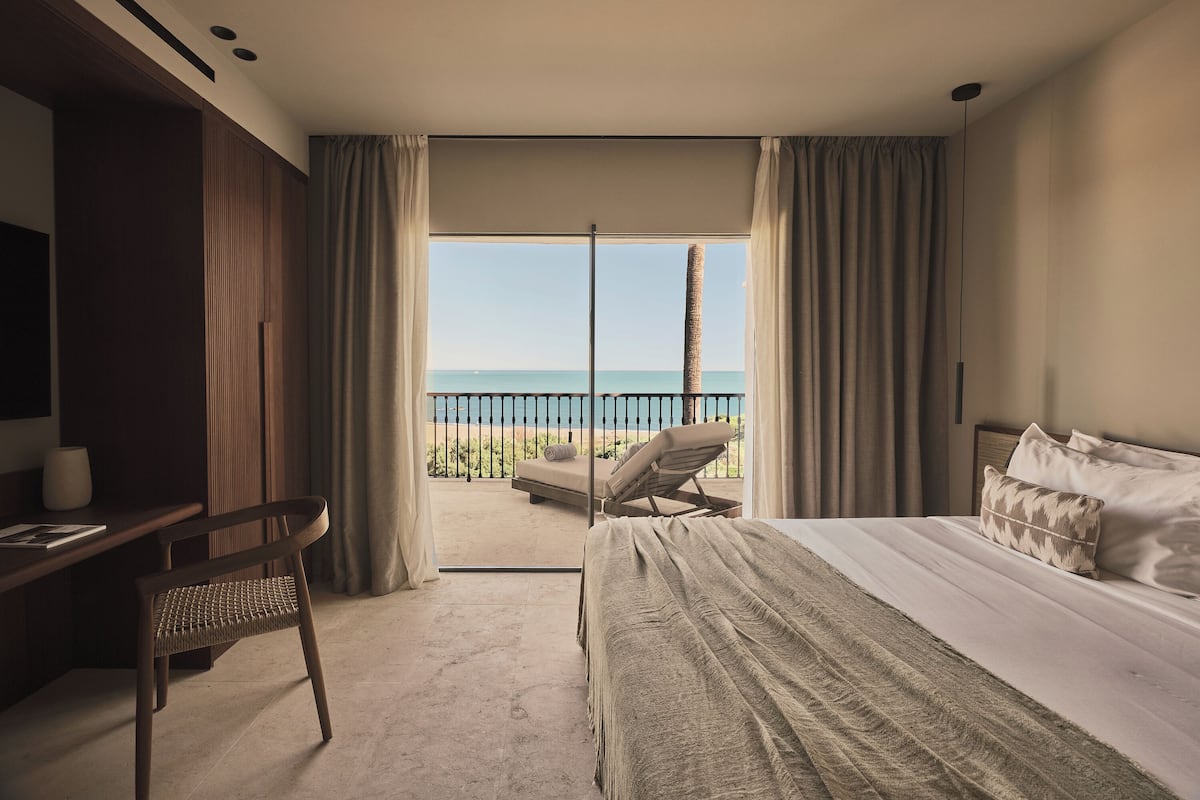 Suite, 2 camere da letto, vista mare (with Sofa Bed, ideal for families) | Biancheria da letto di alta qualità, copriletto in piuma, minibar