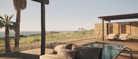 2-Bedroom Deluxe Suite Sea View Private Pool | Terraza o patio