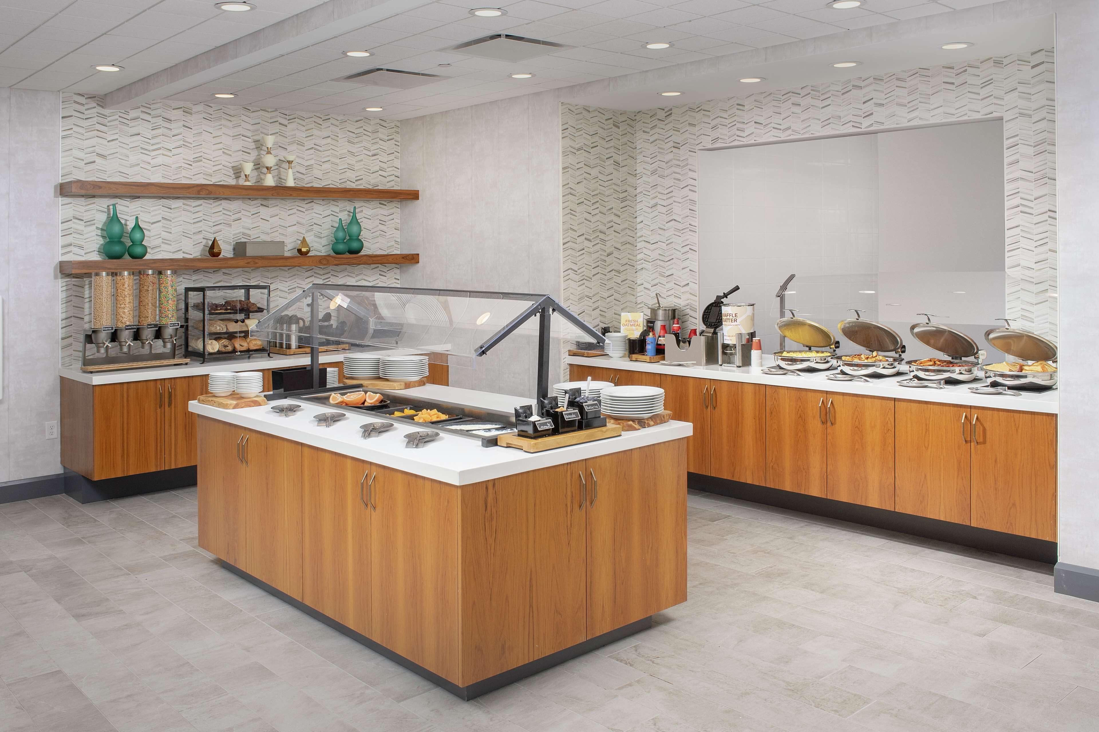 daily cooked-to-order breakfast for a fee