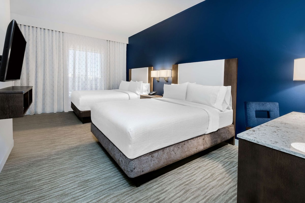 Premium bedding, down comforters, in-room safe, desk